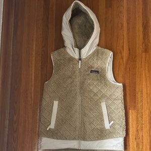 Patagonia Reversible Cream and Tan Quilted Vest